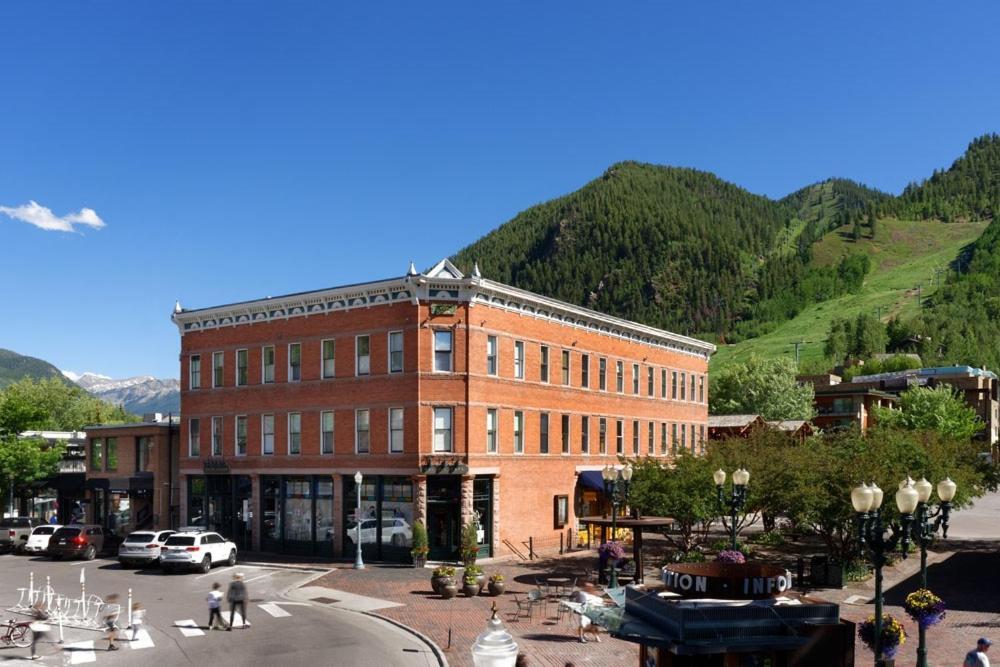 Independence Square Unit 313, Downtown Hotel Room In Aspen With Rooftop Hot Tub Exterior photo